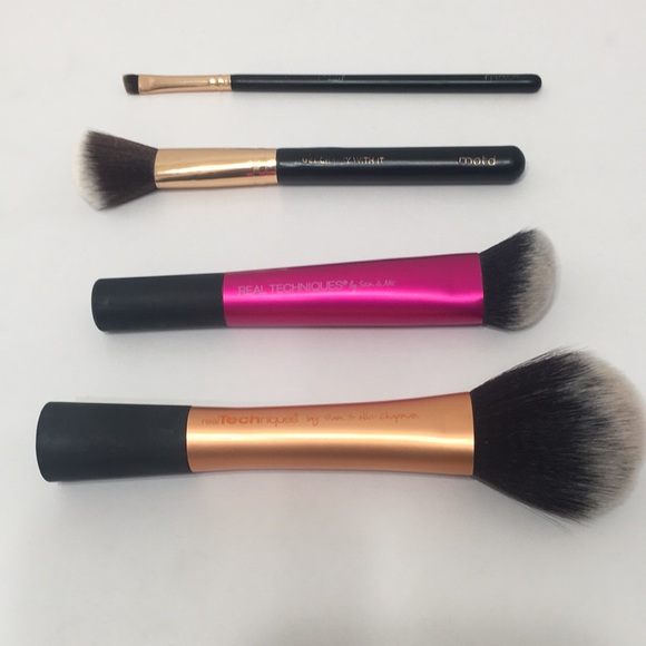 Makeup brushes 4 pack M.o.t.d & Real techniques - Picture 1 of 10